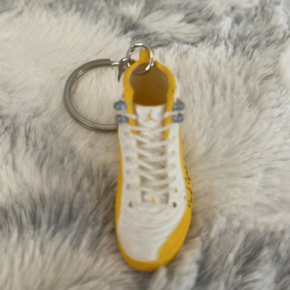 Air Jordan XII Retro “The Glove” Keychain - Picture 3 of 9